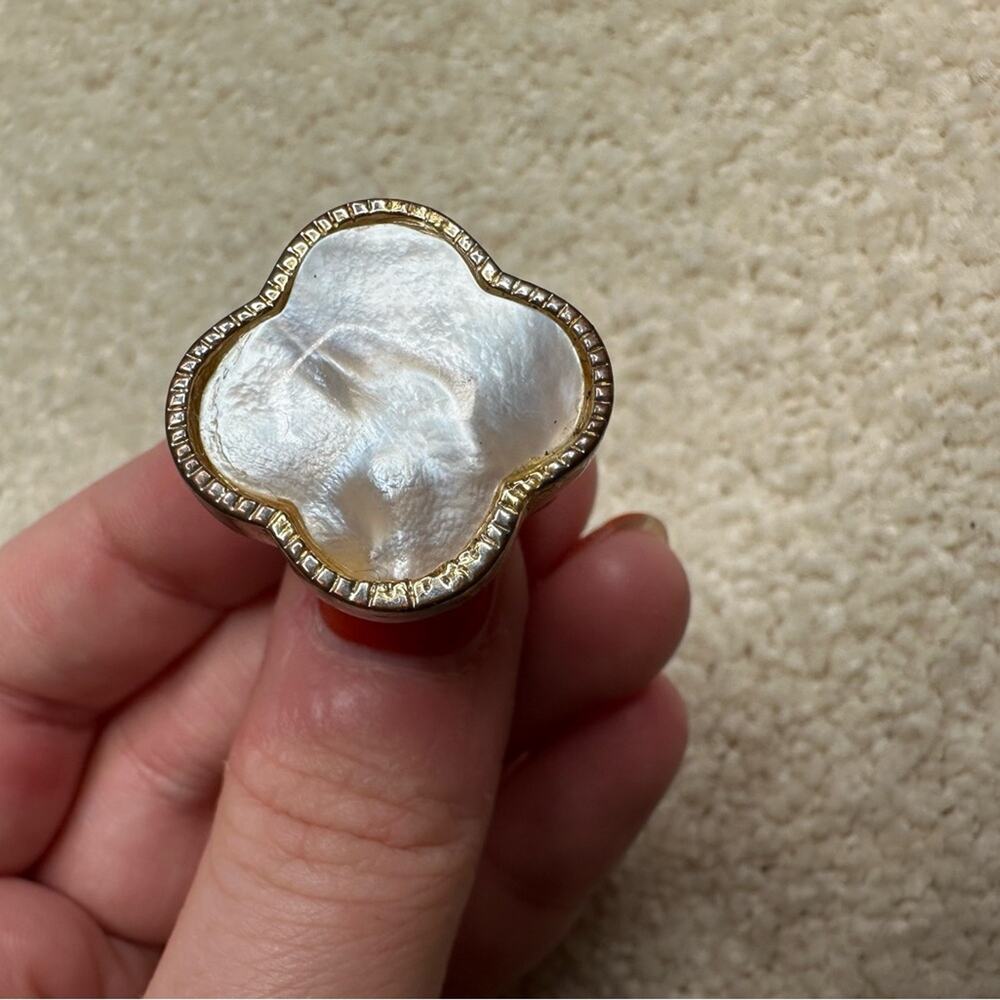 Elegant Gold and White Clover Ring